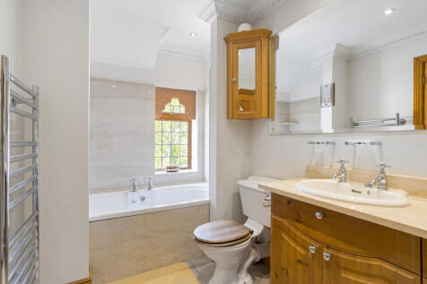 Main En-suite Bathroom