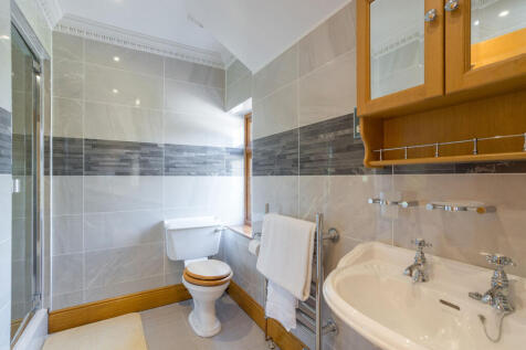 En-suite Guest Bathroom