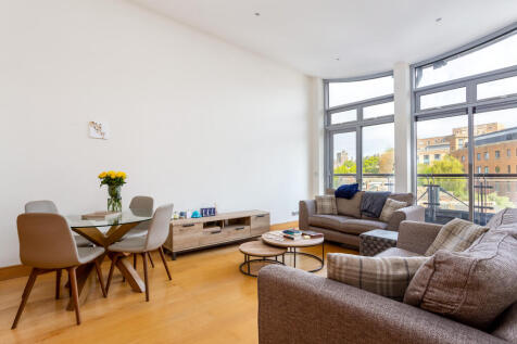 Sitting/Dining Room