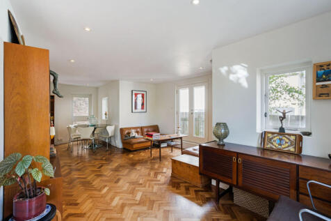 Sitting Room / Dining Room