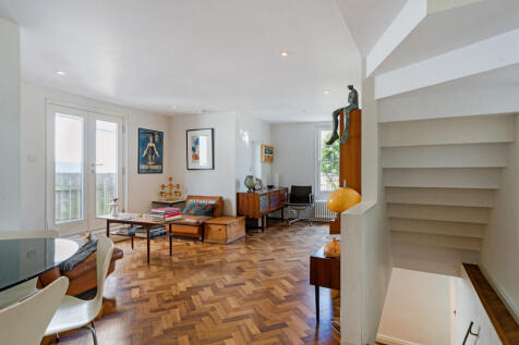 Sitting Room/Dining Room