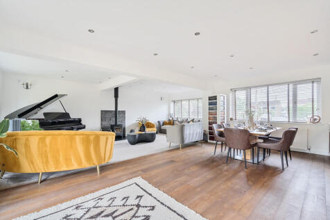 Sitting/Dining Room
