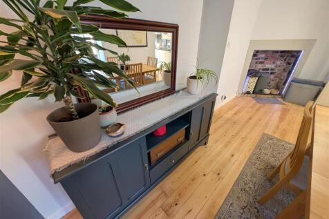 Open Plan Kitchen and Dining Room