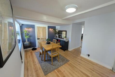 Open Plan Kitchen and Dining Room