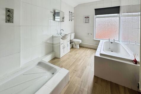 pbox-bathroom-334543.jpg