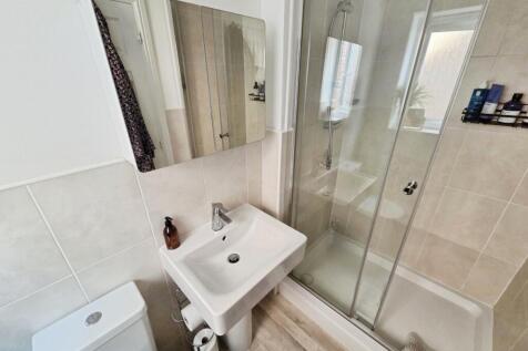 pbox-bathroom-323378.jpg
