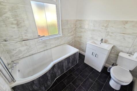 pbox-bathroom-330400.jpg