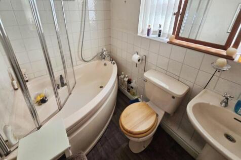 pbox-bathroom-325894.jpg