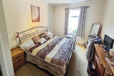 pbox-bedroom-325894.jpg