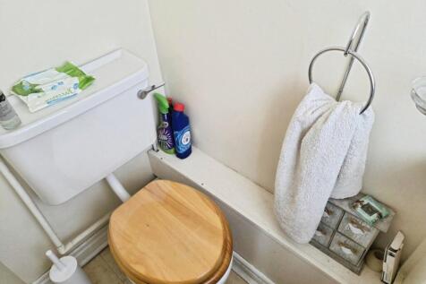 pbox-bathroom-325894.jpg