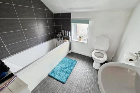 pbox-bathroom-330967.jpg