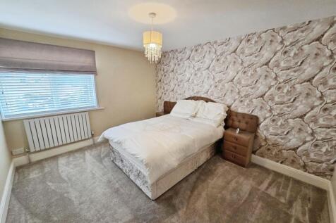 pbox-bedroom-329729.jpg