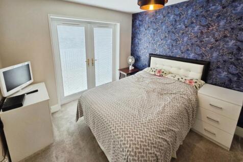 pbox-bedroom-329729.jpg