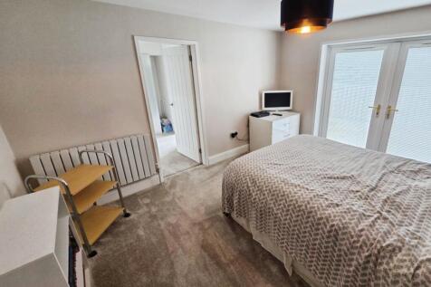pbox-bedroom-329729.jpg