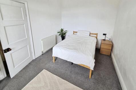 pbox-bedroom-329742.jpg