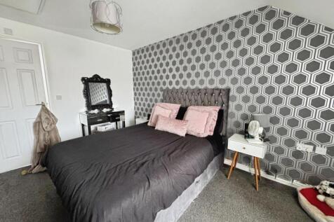 pbox-bedroom-335131.jpg