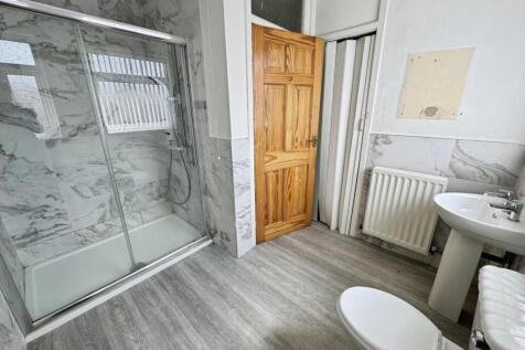 pbox-bathroom-335321.jpg