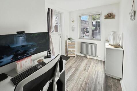 pbox-bedroom-339709.jpg