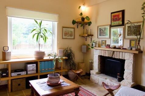 Sitting room/fireplace