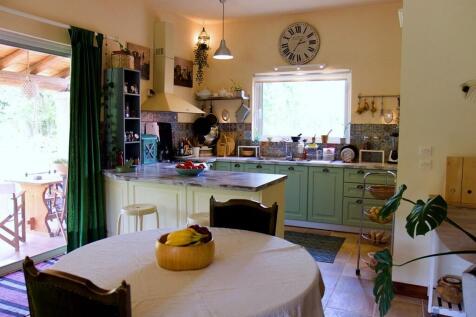 Dining/kitchen