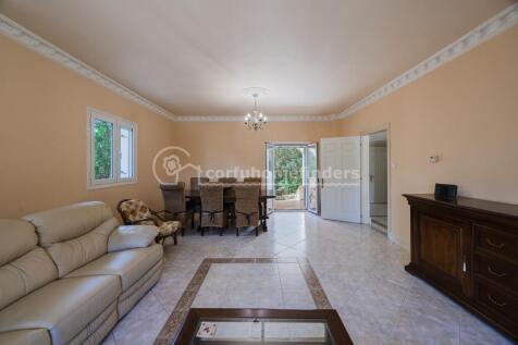 Sitting/Dining room