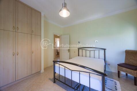 Bedroom 2 (wardrobes)