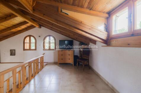 Mezzanine hallway