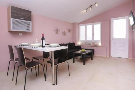 Dining area 1