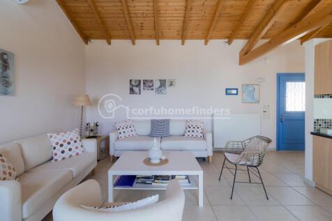 Sitting room to front door