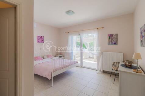 Second downstairs bedroom