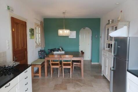 Dining area/Kitchen