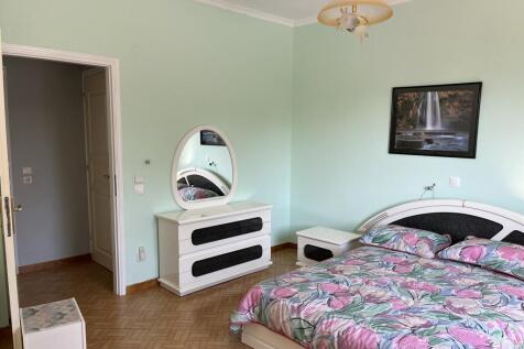 Downstairs bedroom