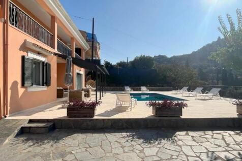 Pool terrace to neighbour