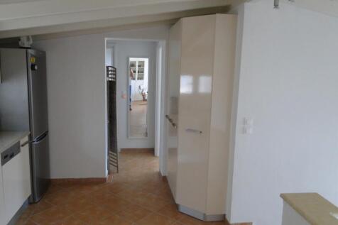 hall through to owners bathroom &amp; bedroom