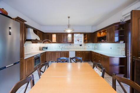 Kitchen to sitting room