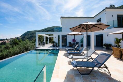 Pool to villa