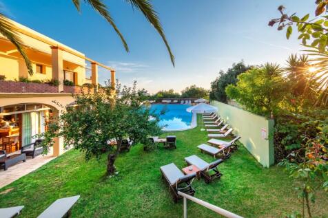 sunbathing area and pool