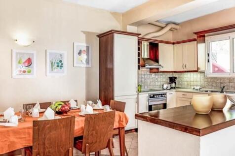 Kitchen/Dining red house