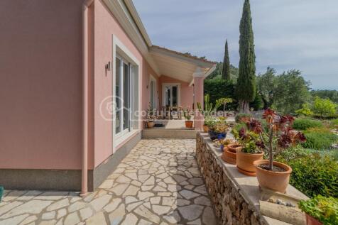 Cottage outdoor area