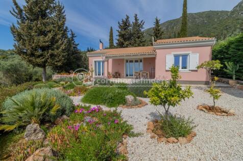 Garden to cottage
