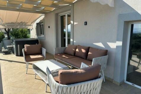 balcony sitting area