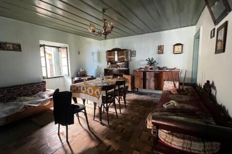 Living room/ dining room area