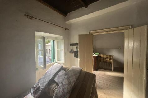 Bedroom with window to the front