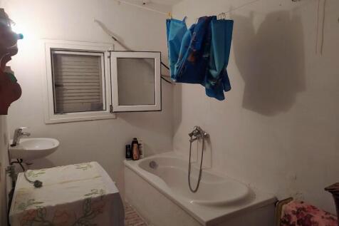 Bathroom1