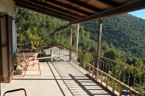 Upstairs balcony