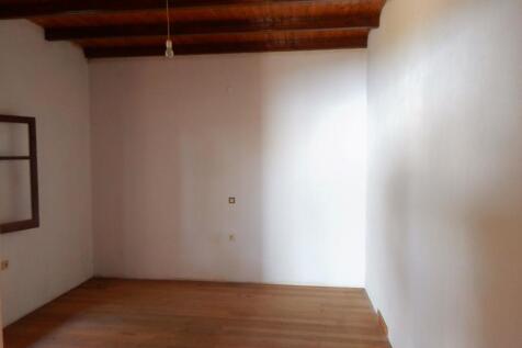 Upstairs back bedroom