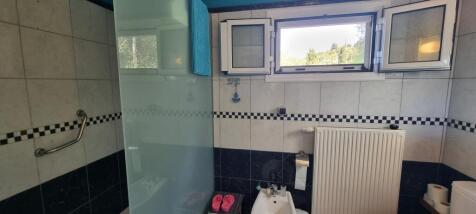 UPSTAIRS SHOWER