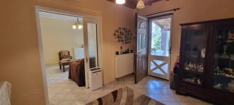 ENTRANCE HALL 2