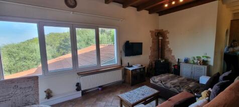 UPSTAIRS LIVING 2