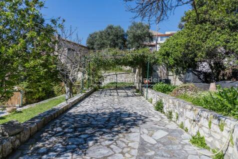 Upper terraced area